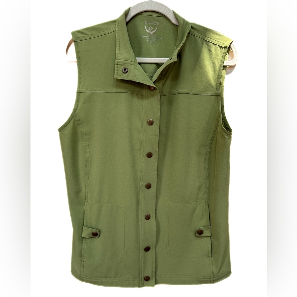 Zenergy by Chicos. Green Snap Down Vest. Has Pockets, Collared, Stretchy